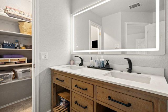 2002 E Gann Hill DR, Cedar Park, TX 78613