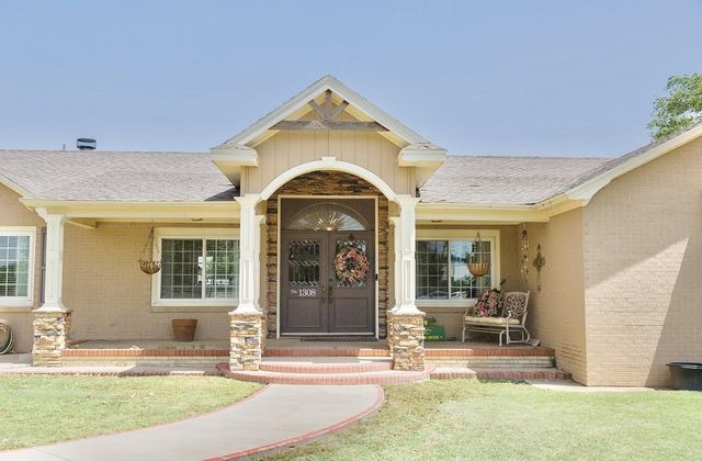 1308 W 24th Street, Plainview, TX 79072