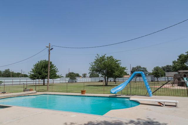 1308 W 24th Street, Plainview, TX 79072
