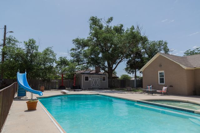 1308 W 24th Street, Plainview, TX 79072