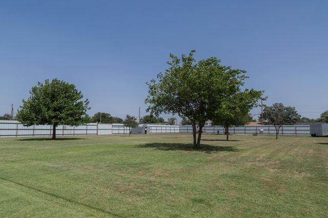 1308 W 24th Street, Plainview, TX 79072