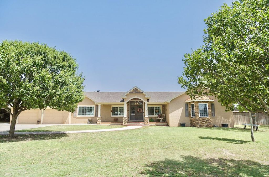 1308 W 24th Street, Plainview, TX 79072