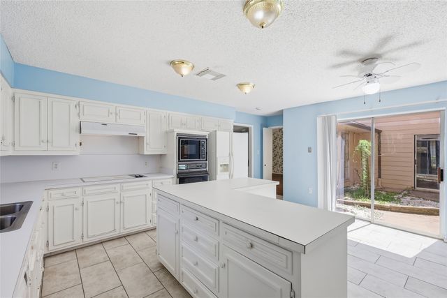 1814 Briarcrest Lane, Arlington, TX 76012