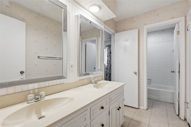 1814 Briarcrest Lane, Arlington, TX 76012