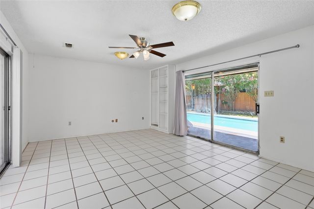 1814 Briarcrest Lane, Arlington, TX 76012