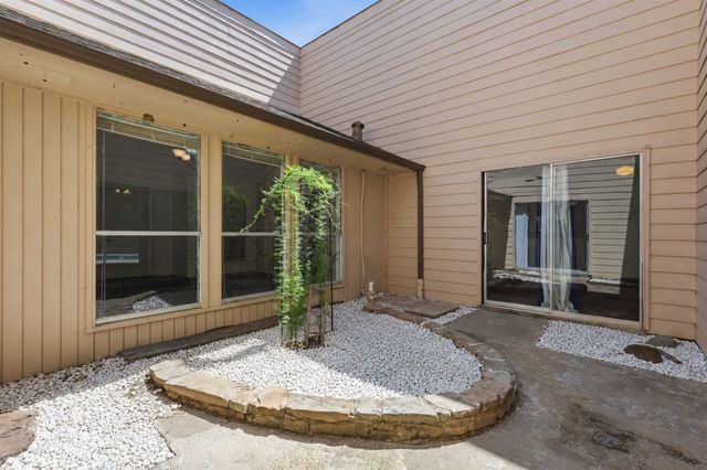 1814 Briarcrest Lane, Arlington, TX 76012