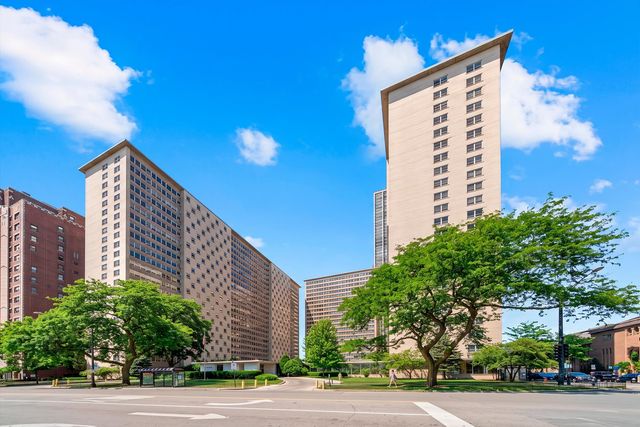 3950 N Lake Shore Drive 411B, Chicago, IL 60613