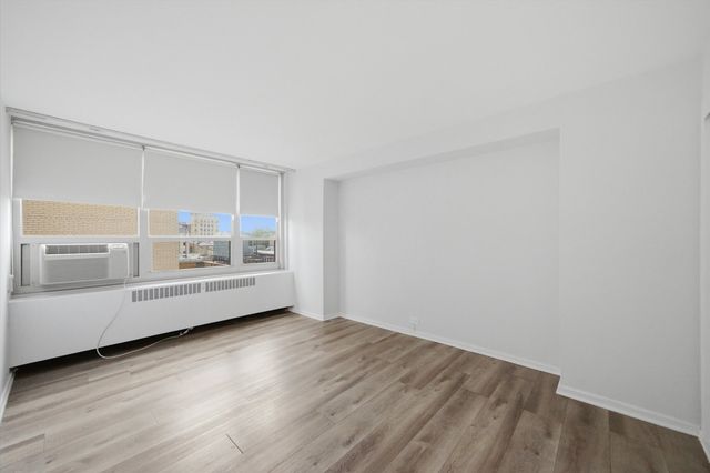 3950 N Lake Shore Drive 411B, Chicago, IL 60613