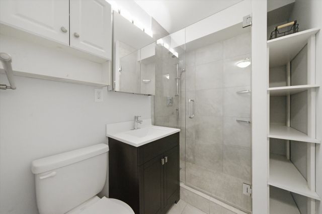 3950 N Lake Shore Drive 411B, Chicago, IL 60613