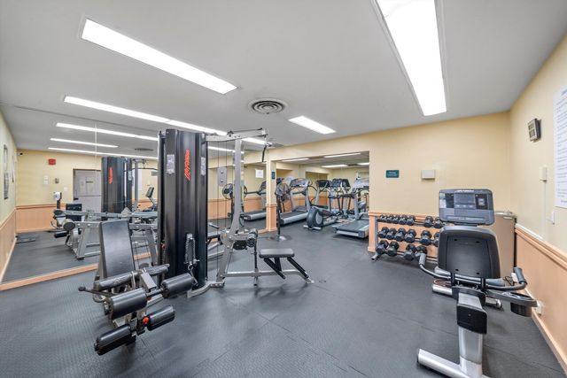 3950 N Lake Shore Drive 411B, Chicago, IL 60613