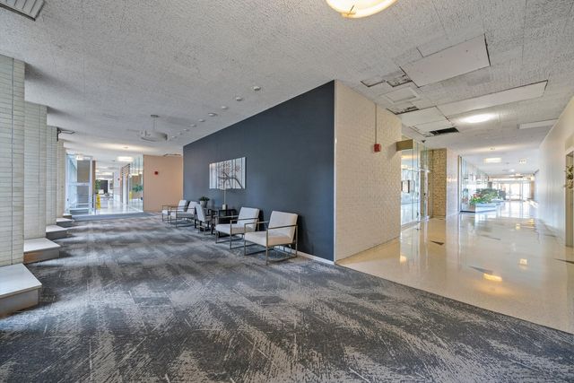 3950 N Lake Shore Drive 411B, Chicago, IL 60613