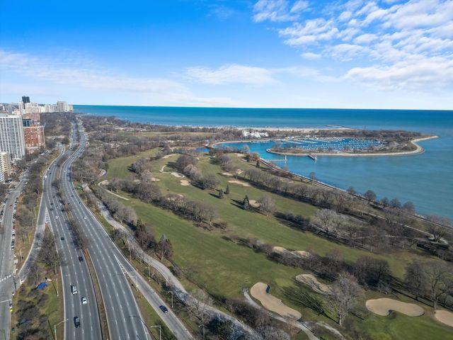 3950 N Lake Shore Drive 411B, Chicago, IL 60613