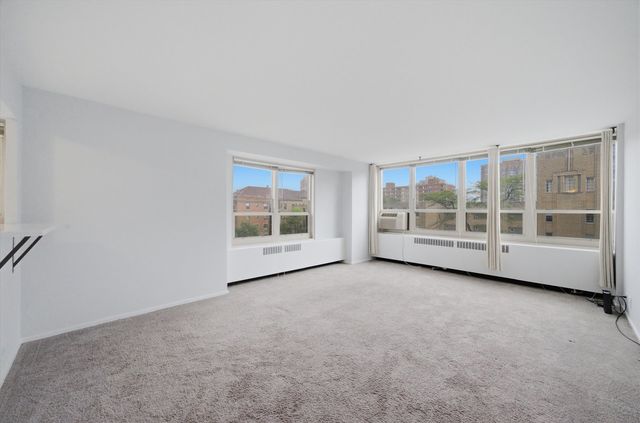 3950 N Lake Shore Drive 411B, Chicago, IL 60613