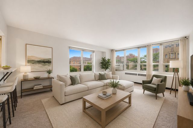 3950 N Lake Shore Drive 411B, Chicago, IL 60613