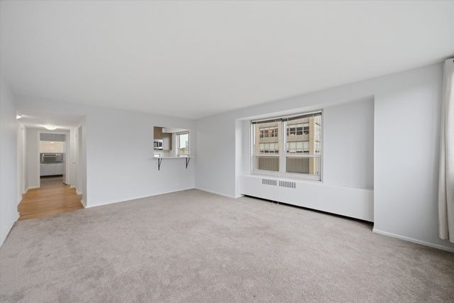 3950 N Lake Shore Drive 411B, Chicago, IL 60613