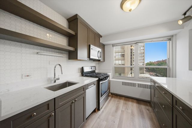 3950 N Lake Shore Drive 411B, Chicago, IL 60613