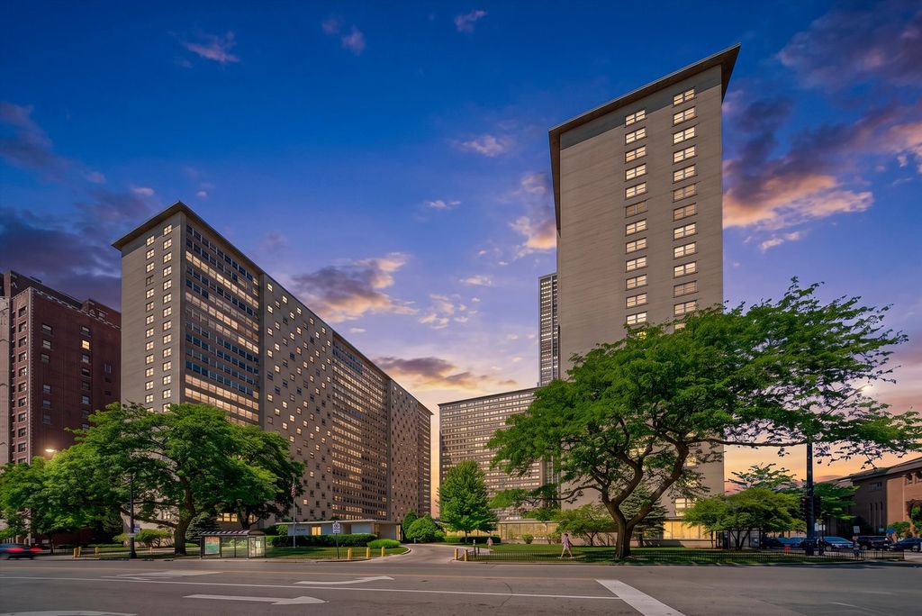 3950 N Lake Shore Drive 411B, Chicago, IL 60613