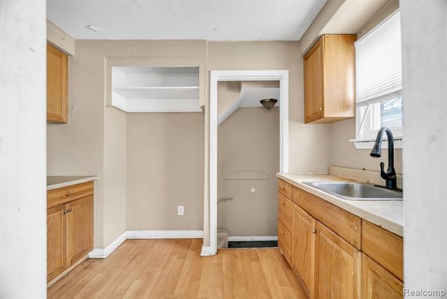 18505 Ashton Avenue, Detroit, MI 48219