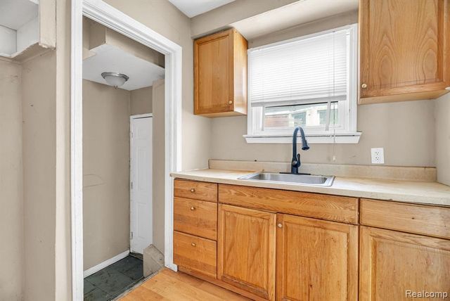 18505 Ashton Avenue, Detroit, MI 48219