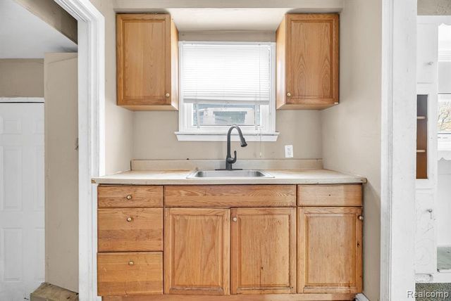 18505 Ashton Avenue, Detroit, MI 48219