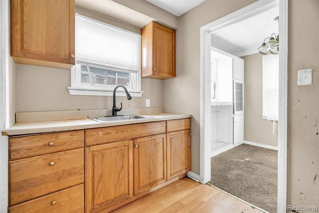 18505 Ashton Avenue, Detroit, MI 48219