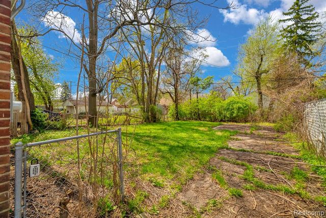 18505 Ashton Avenue, Detroit, MI 48219