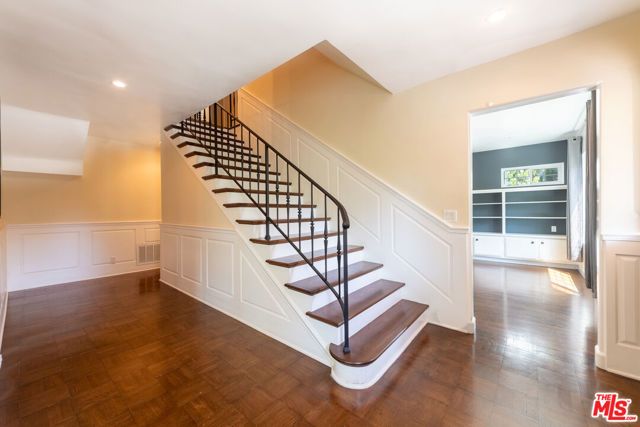 503 N Greencraig Road, Los Angeles, CA 90049