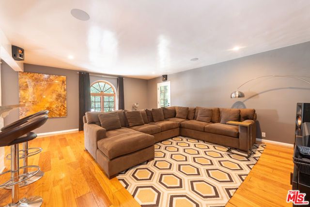503 N Greencraig Road, Los Angeles, CA 90049