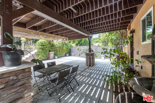 503 N Greencraig Road, Los Angeles, CA 90049