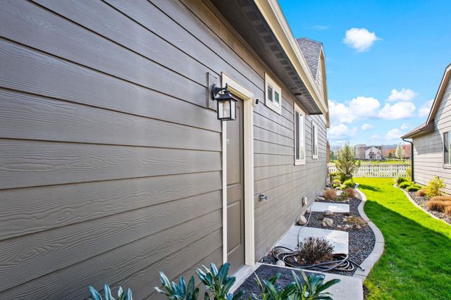 2027 W CENTENNIAL Way, Spokane, WA 99201