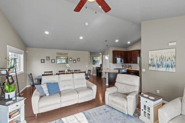 2027 W CENTENNIAL Way, Spokane, WA 99201