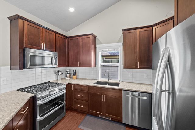 2027 W CENTENNIAL Way, Spokane, WA 99201
