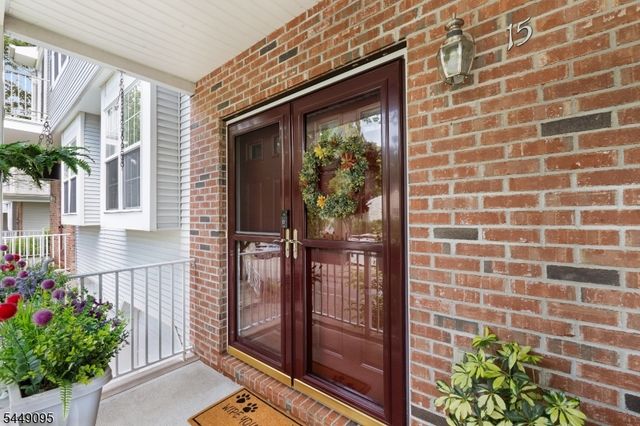 15 Spruce Ter, Mount Arlington Boro, NJ 07856