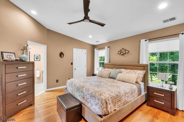 15 Spruce Ter, Mount Arlington Boro, NJ 07856