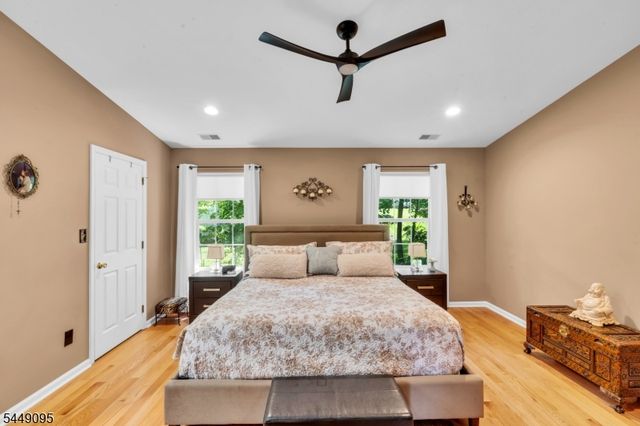 15 Spruce Ter, Mount Arlington Boro, NJ 07856