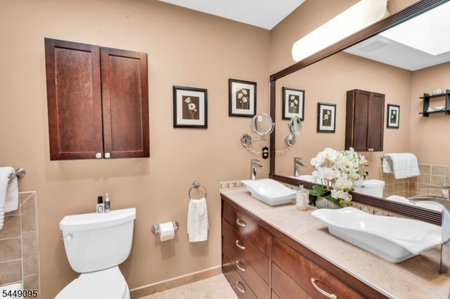 15 Spruce Ter, Mount Arlington Boro, NJ 07856