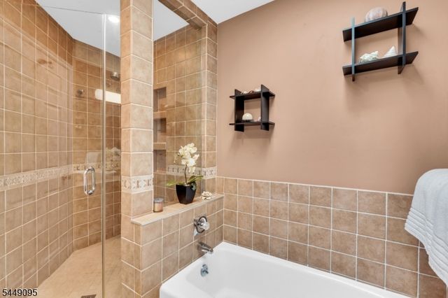15 Spruce Ter, Mount Arlington Boro, NJ 07856