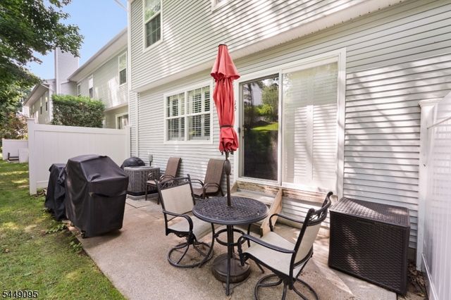 15 Spruce Ter, Mount Arlington Boro, NJ 07856