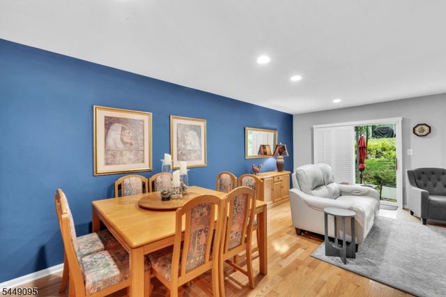 15 Spruce Ter, Mount Arlington Boro, NJ 07856
