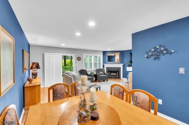 15 Spruce Ter, Mount Arlington Boro, NJ 07856