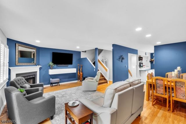 15 Spruce Ter, Mount Arlington Boro, NJ 07856