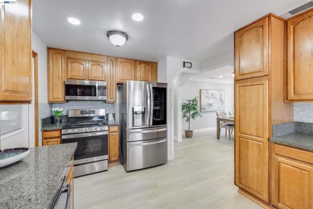 36122 Magellan Dr, Fremont, CA 94536