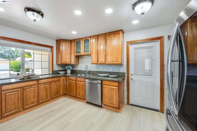 36122 Magellan Dr, Fremont, CA 94536