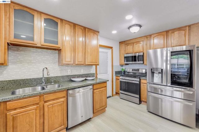 36122 Magellan Dr, Fremont, CA 94536