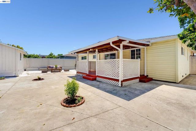 36122 Magellan Dr, Fremont, CA 94536