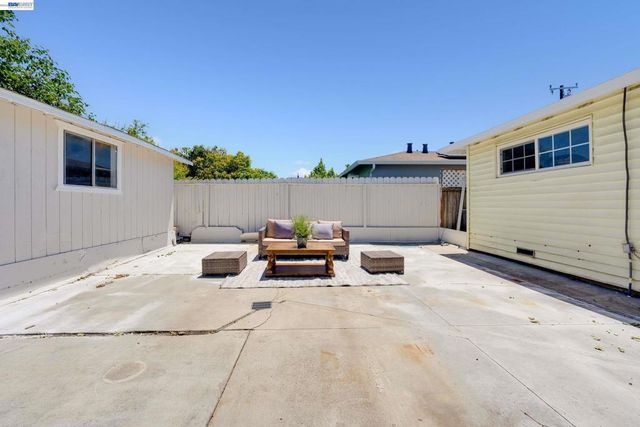 36122 Magellan Dr, Fremont, CA 94536
