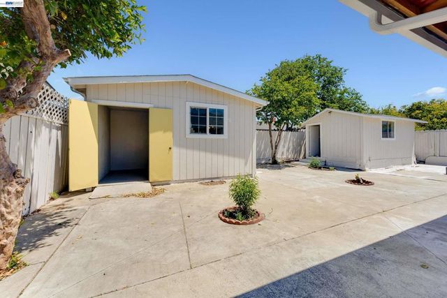 36122 Magellan Dr, Fremont, CA 94536