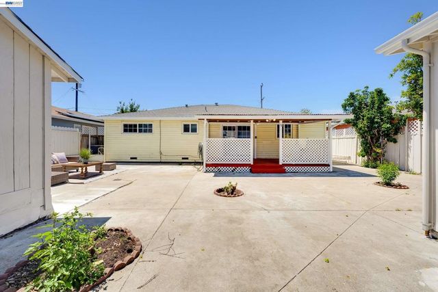 36122 Magellan Dr, Fremont, CA 94536