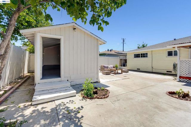 36122 Magellan Dr, Fremont, CA 94536