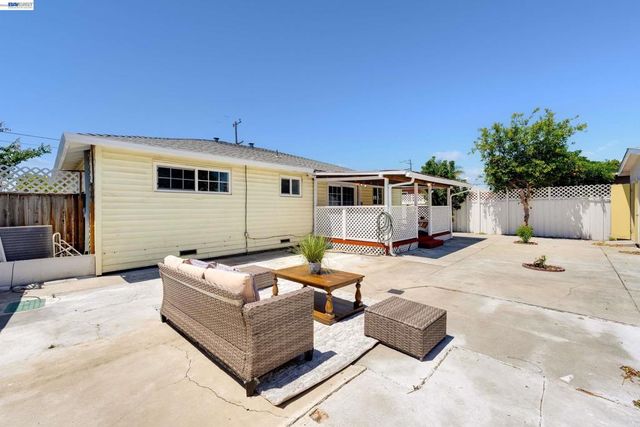 36122 Magellan Dr, Fremont, CA 94536